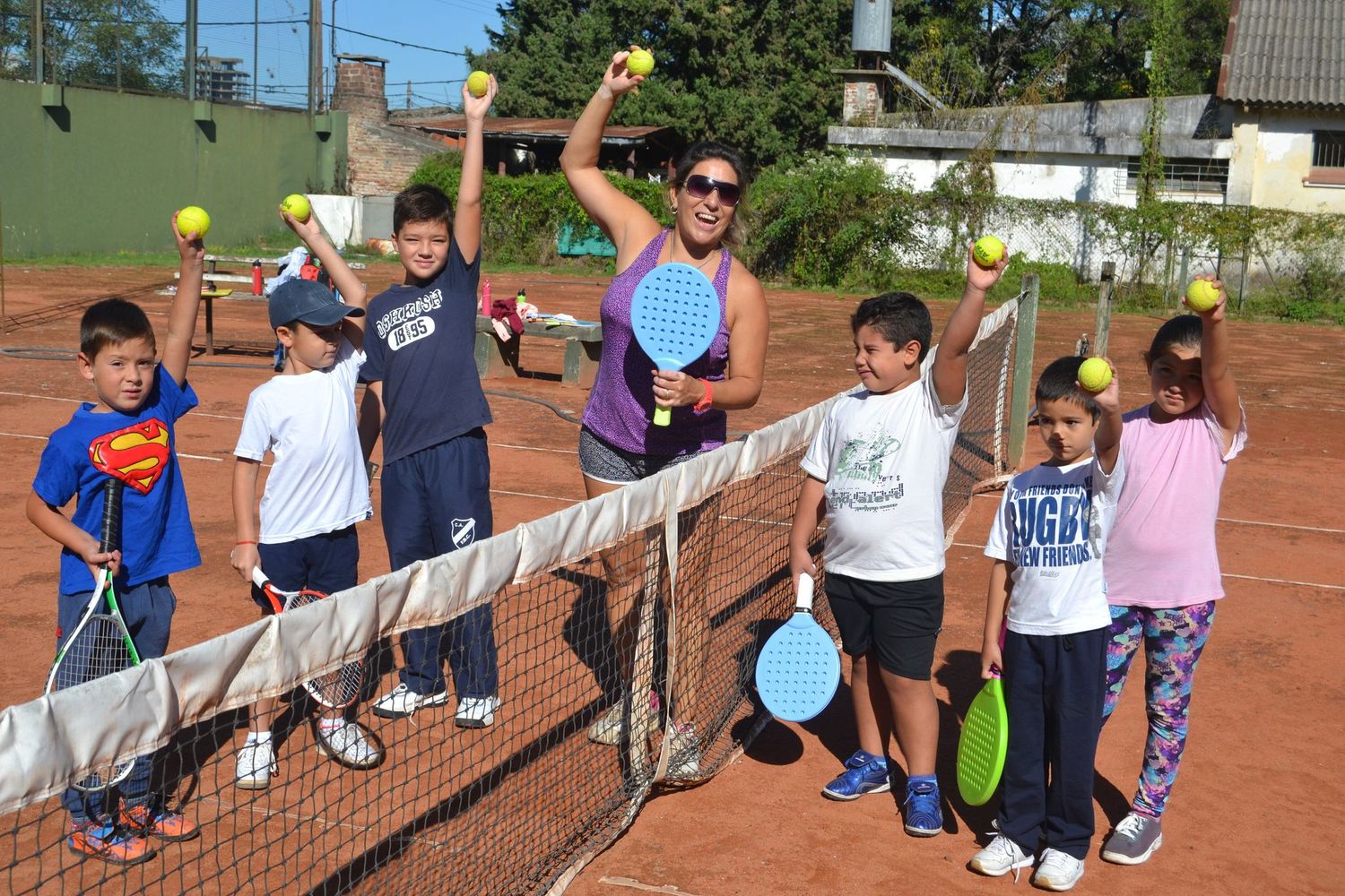 Miriam Campbell a cargo de la Escuelita de Tenis del CEF Nº2