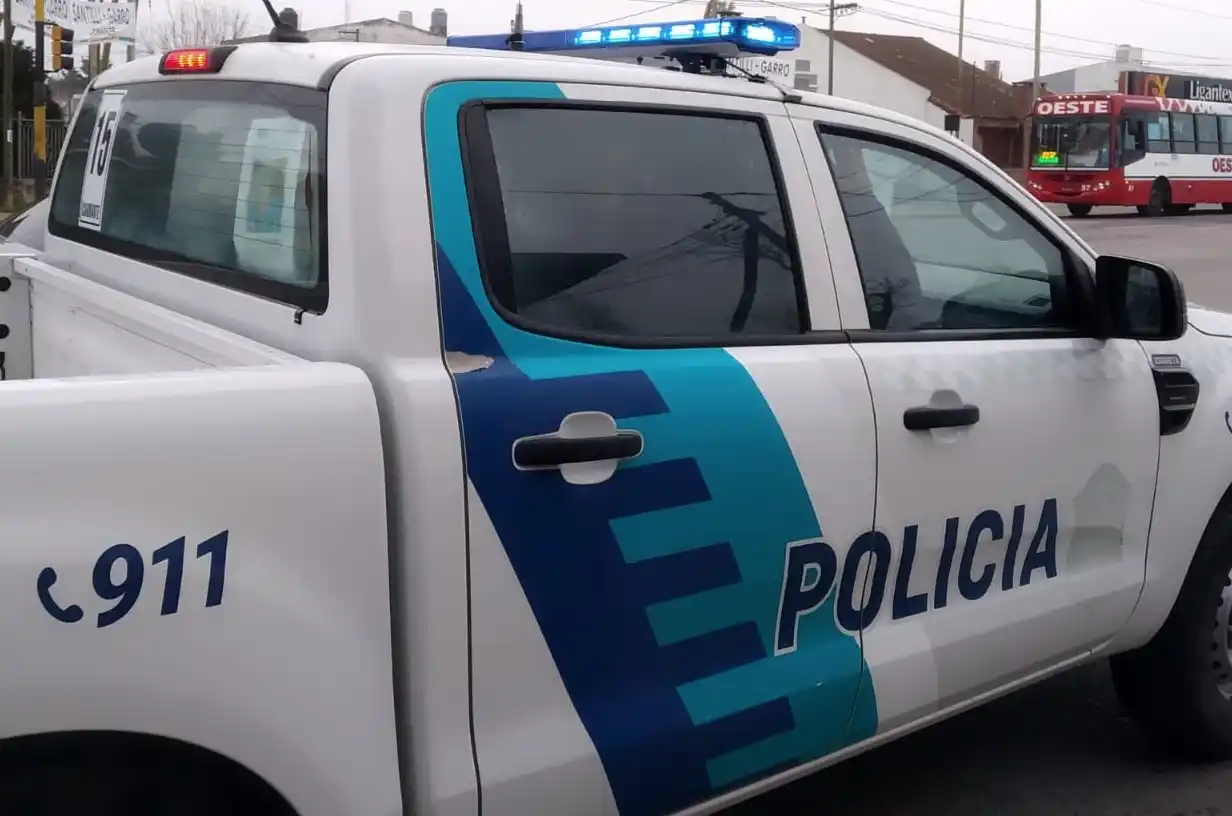 Un masculino sustrajo un pack de cervezas de un comercio en calle Machado