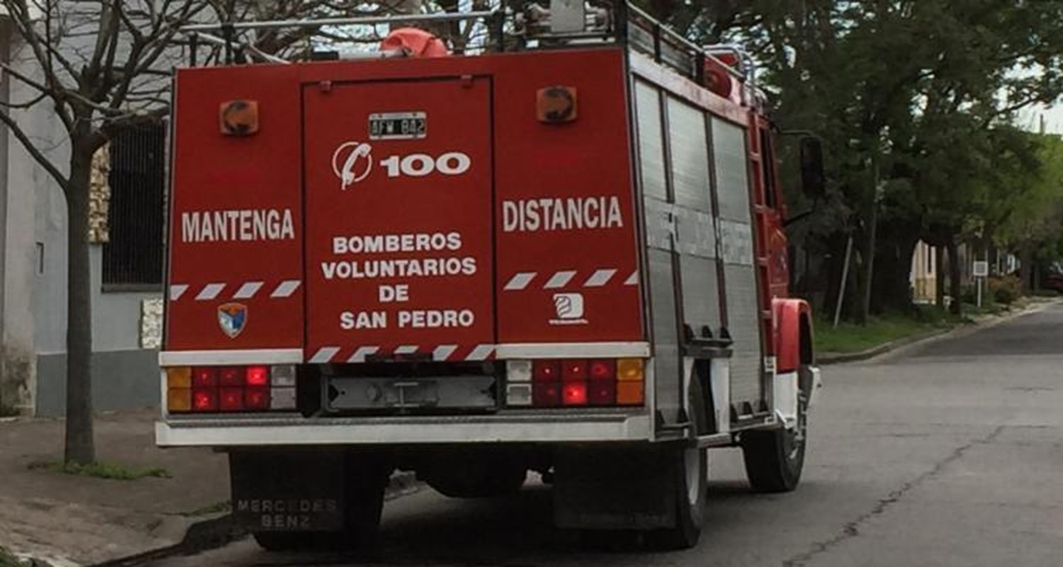 Madrugada agitada de Bomberos Voluntarios: Intervino en tres incendios en San Pedro y Río Tala
