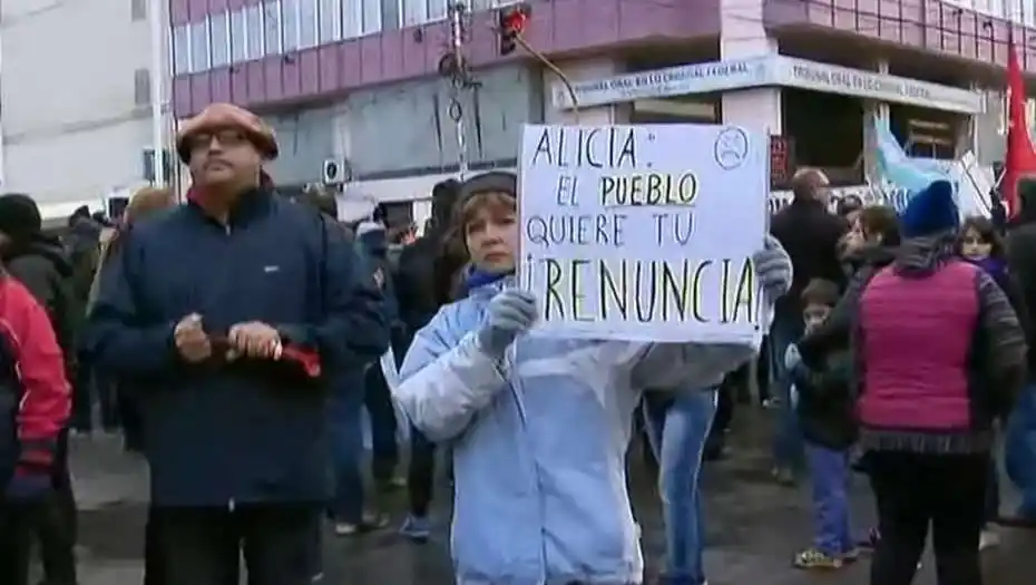 Una amplia marcha para exhibir el enojo social