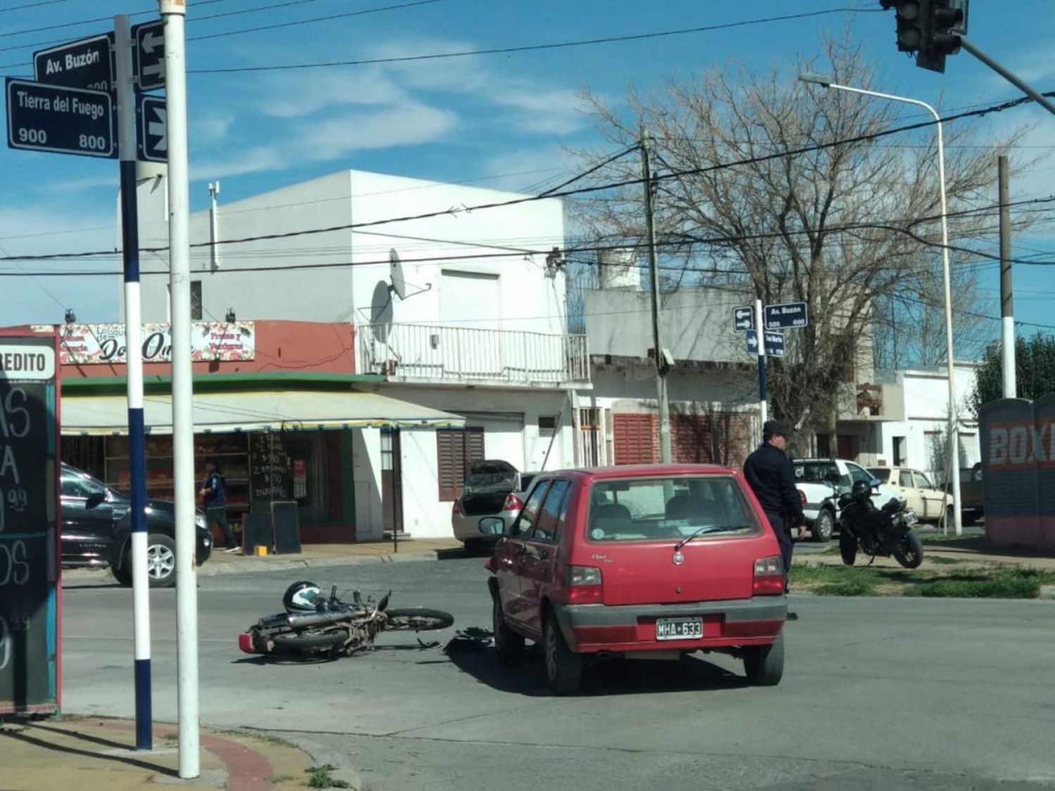 Una mujer fue hospitalizada tras chocar contra un auto en Tierra del Fuego y Buzón