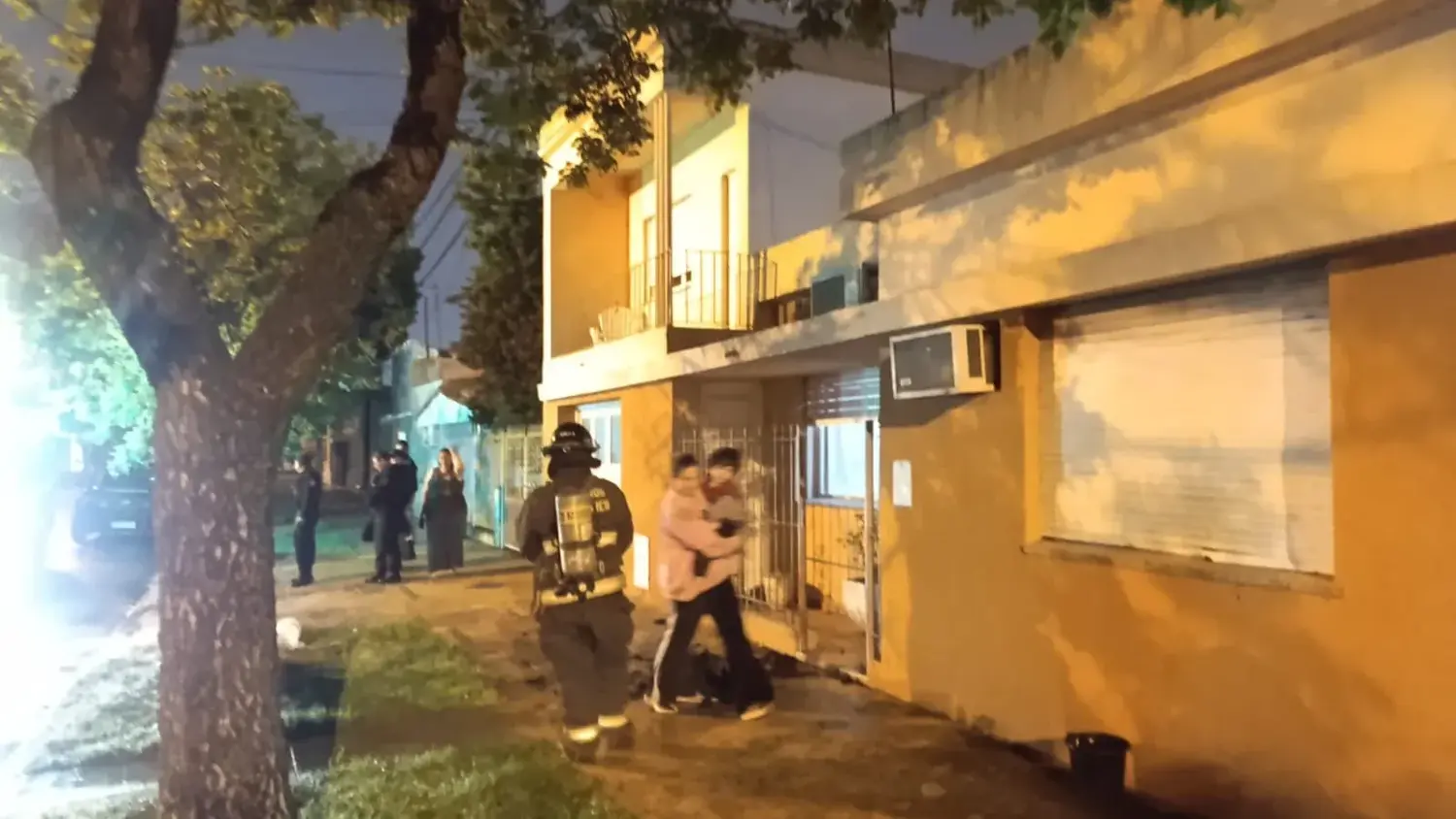 Un hombre sufrió quemaduras en las manos tras un incendio en una vivienda