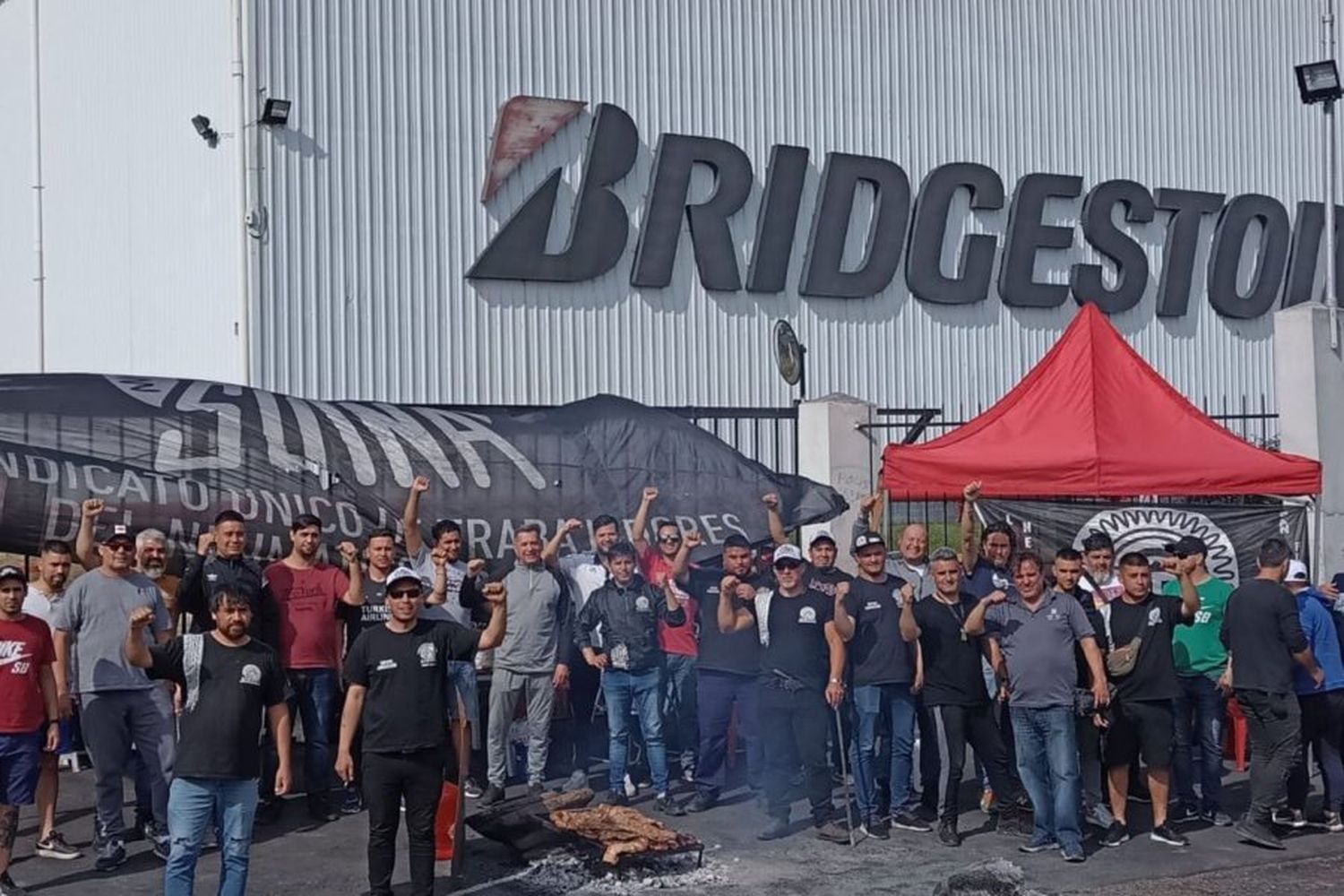 Las plantas de Bridgestone, Pirelli y Fate en el país están paralizadas debido al prolongado conflicto con el sindicato conducido por el dirigente del Partido Obrero, Alejandro Crespo.