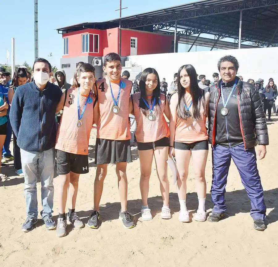 El vóley de playa coronó a
sus campeones provinciales