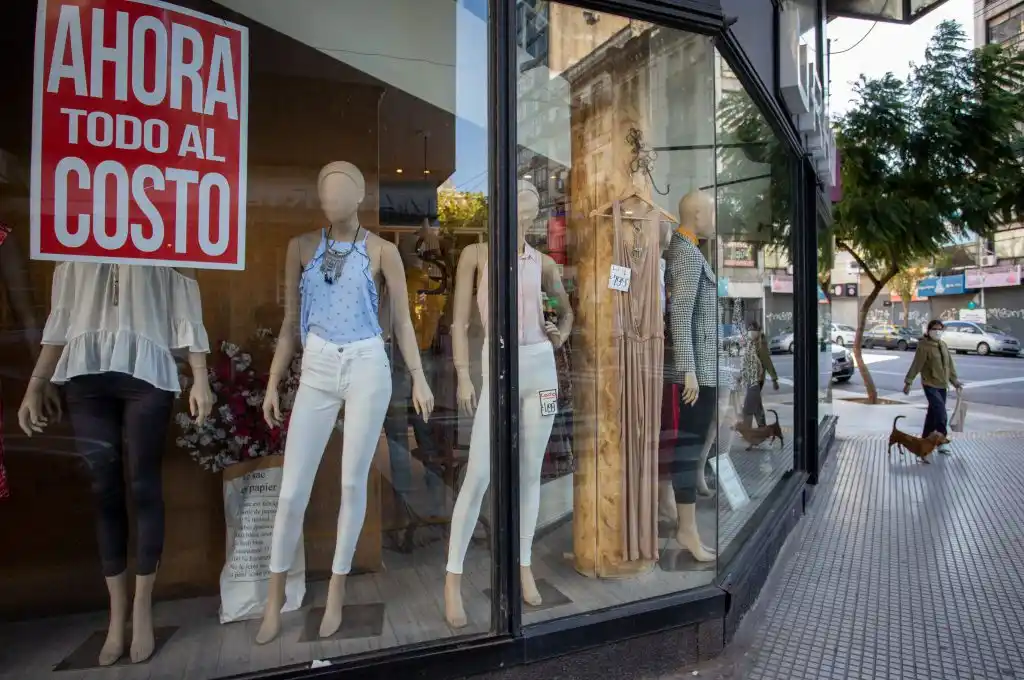 El 20 por ciento de los comercios que siguen abiertos analiza la continuidad