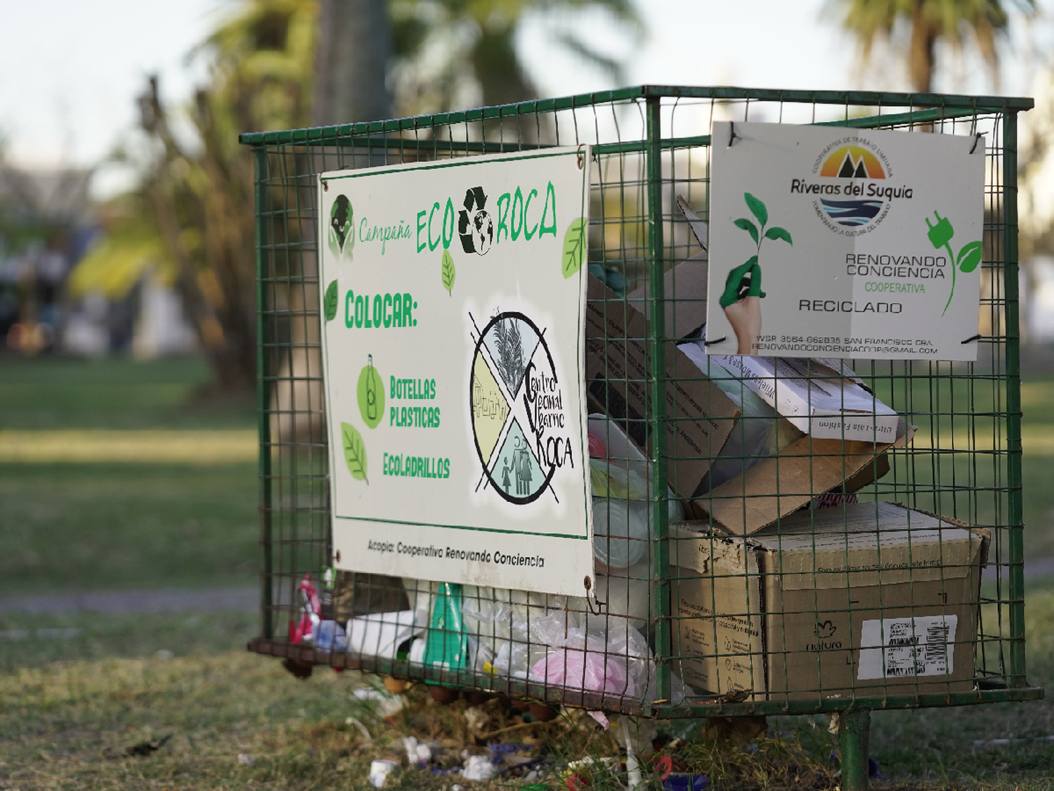 Barrio Roca adaptará los canastos para el reciclado de botellas    