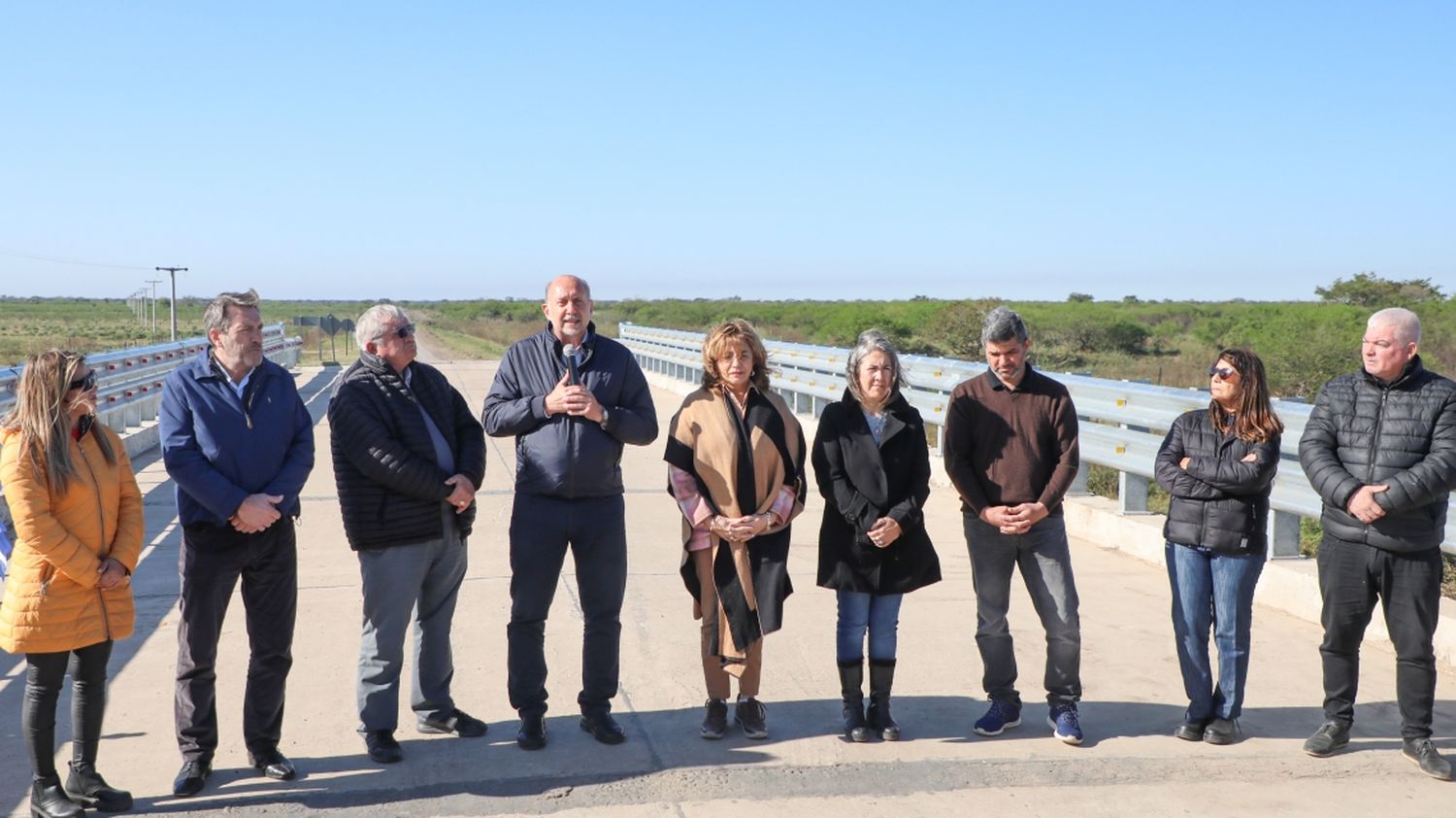 Perotti inauguró el nuevo puente sobre el arroyo El Cinco en Florencia