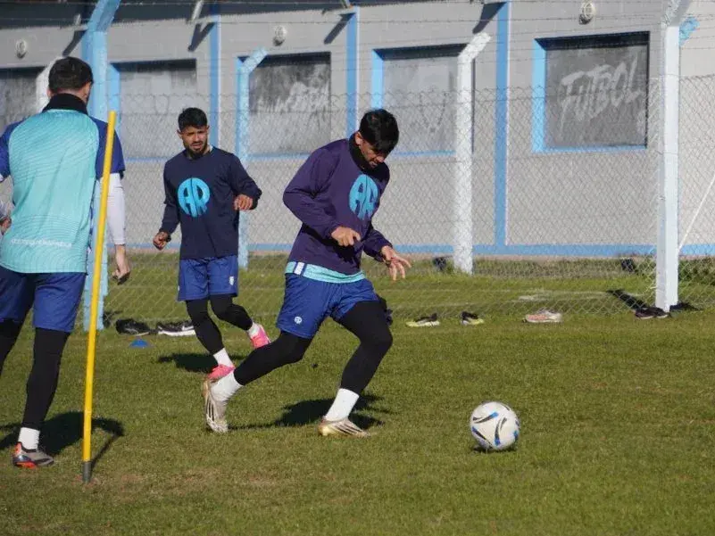 La Crema entrena pensando en su juego el sábado a las 15:30 ante Almagro. Foto:AR