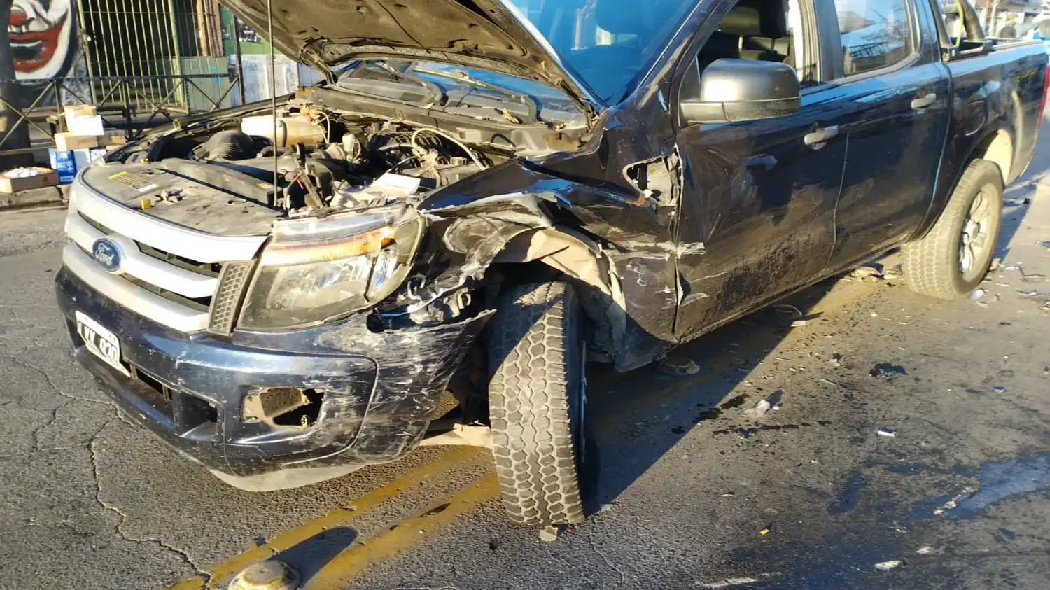 Tres autos involucrados en un accidente en España y 9 de Julio