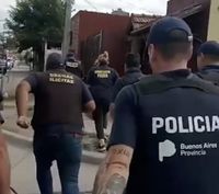 Allanamiento por drogas: secuestraron 50 envoltorios de cocaína y aprehendieron a dos sujetos