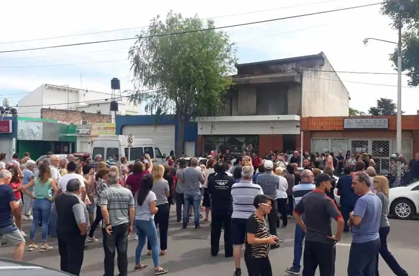 Hartos de la inseguridad: vecinos de Capitán Bermúez cortaron la ruta 11
