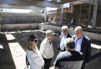 Subido a la campaña, Lunghi supervisó los avances de las demoradas piletas del CEF 42 