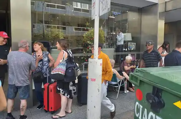 Dieron de alta a los turistas hospitalizados por la intoxicación en un hotel céntrico