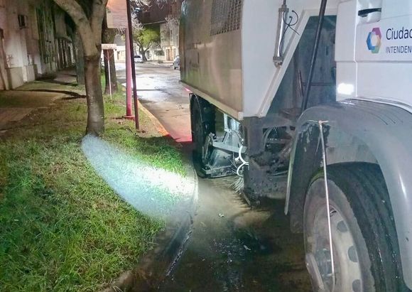 El municipio trabaja en el escurrimiento de agua en distintos sectores de la ciudad