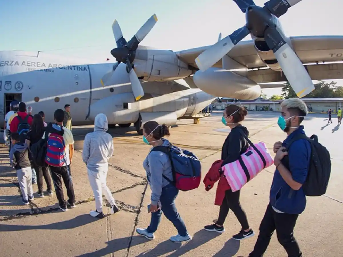 Partieron dos aviones de la Fuerza Aérea para buscar argentinos varados en Perú
