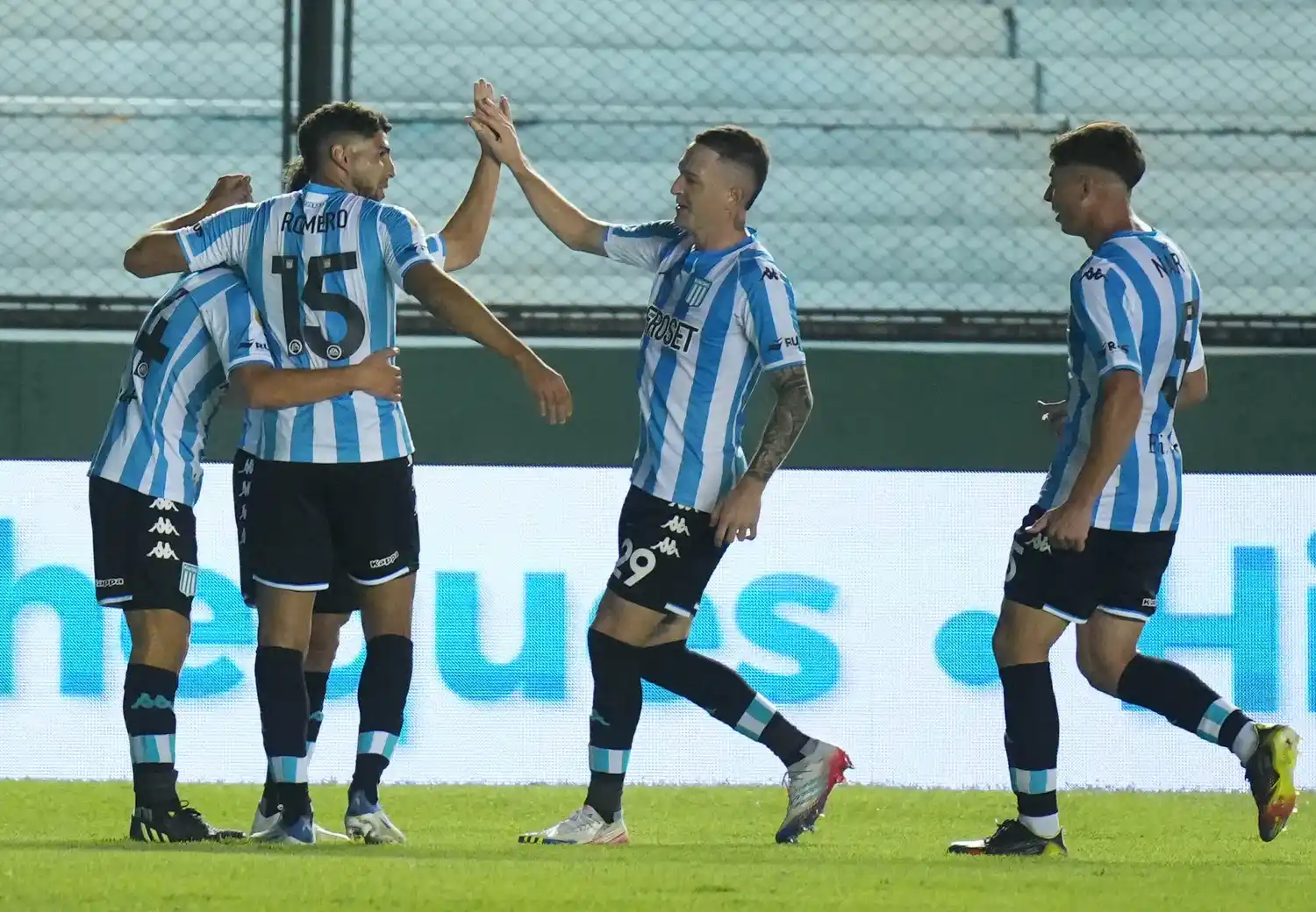 El festejo por el gol de Mura.