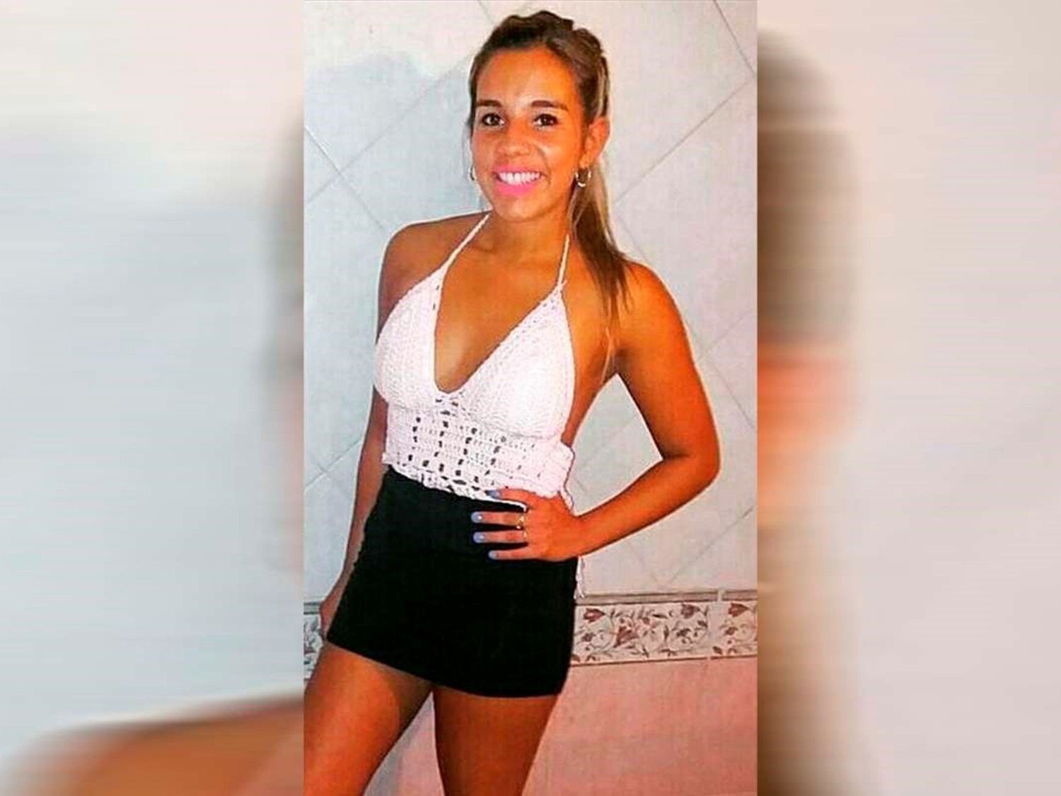 Estaba reunida con la familia, bajó a abrirle a un invitado y murió al caer de un décimo piso
