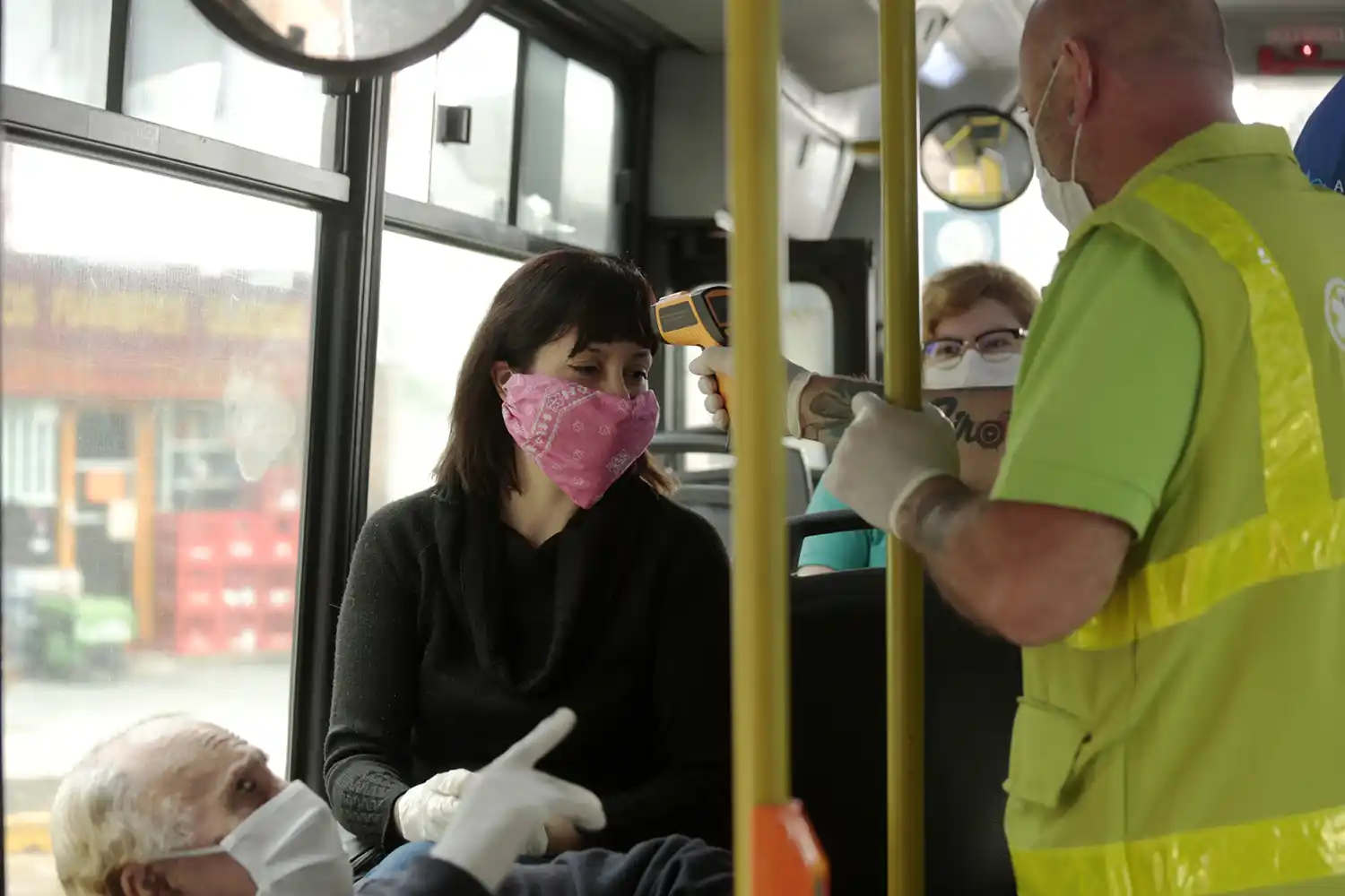 Almirante Brown: El municipio hizo controles de temperatura a los pasajeros de los colectivos