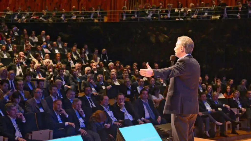 Macri se encuentra con su gabinete ampliado para definir el rol opositor