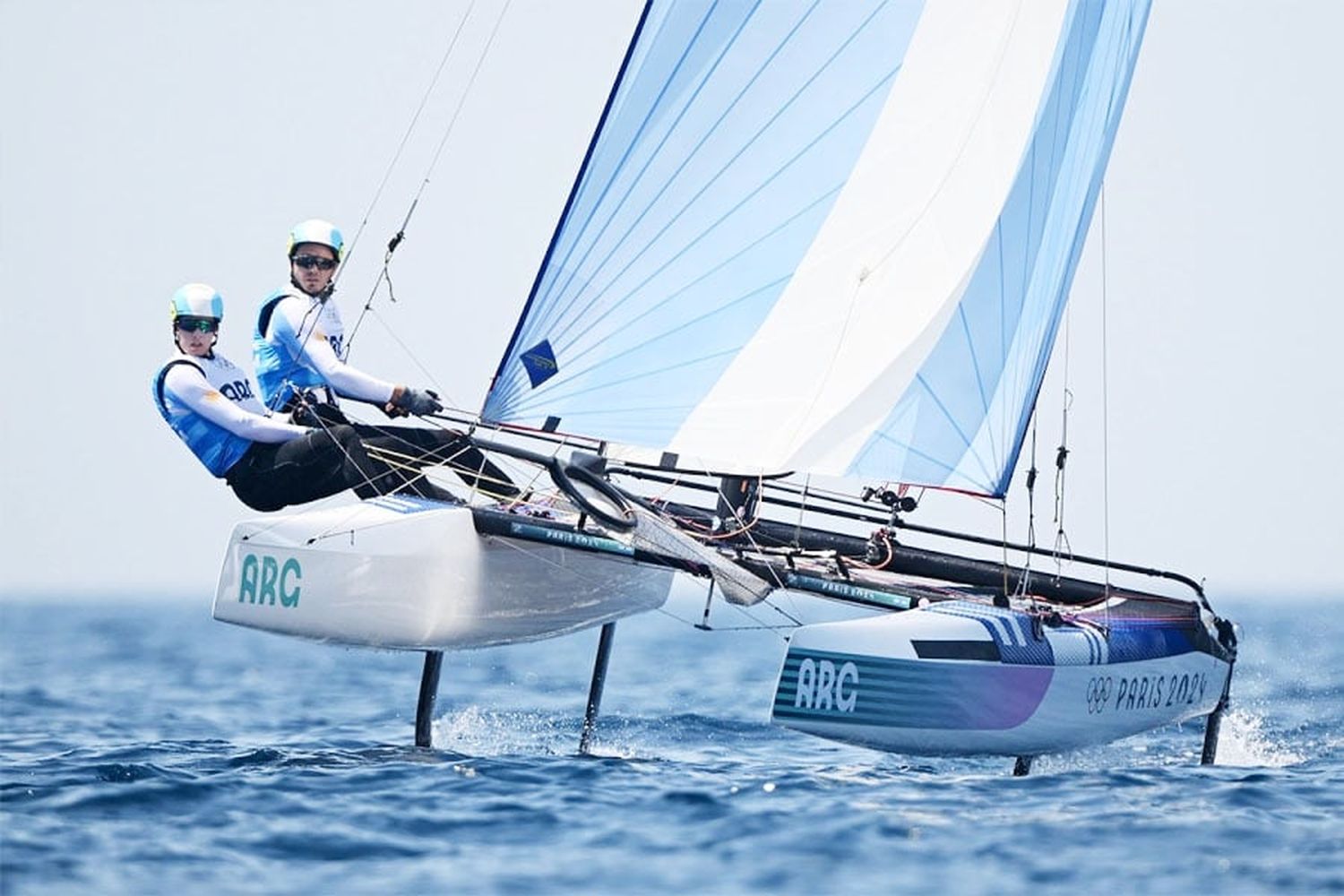 París 2024: El viento no sopló y la Medal Race de Nacra 17 debió ser postergada