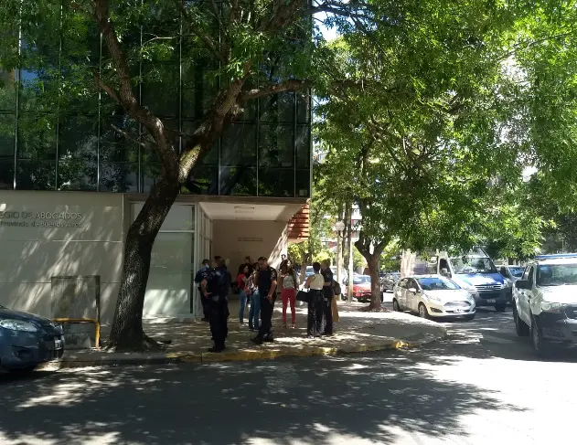 Golpe al Colegio de Abogados bonaerense en La Plata: Se llevaron computadoras, televisores y dinero