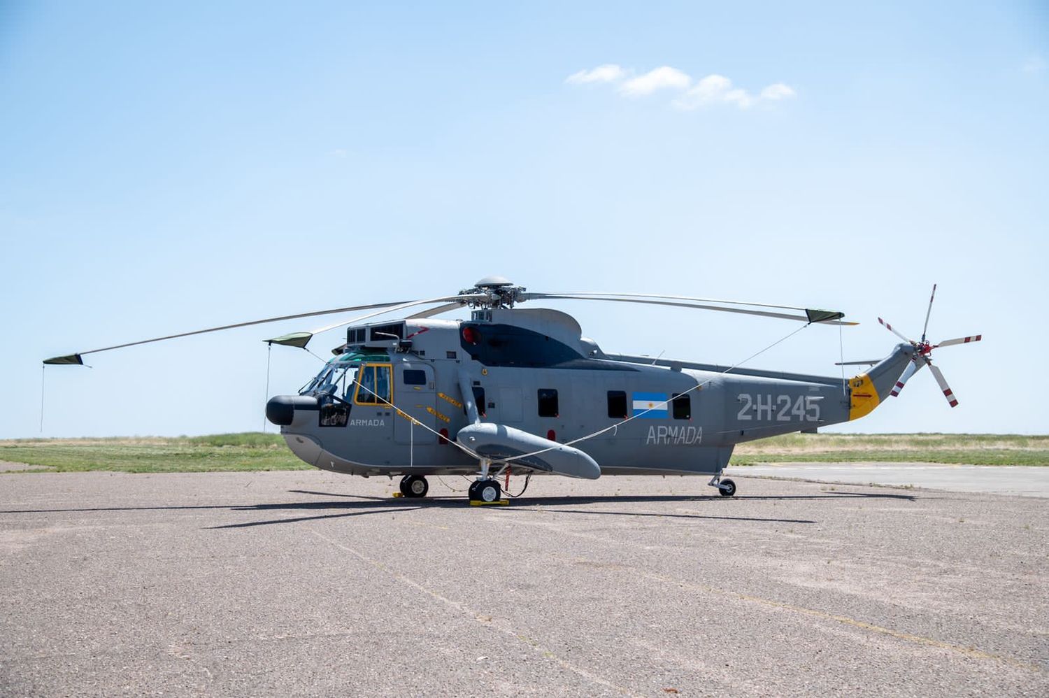 Se presentaron los dos nuevos helicópteros Sea King para la Armada Argentina
