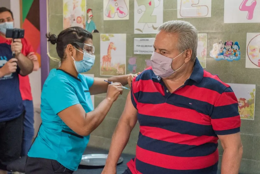 Intendentes mayores de 60 se suman a la vacunación: ¿quiénes ya se dieron la primera dosis?