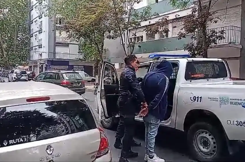 No tuvo piedad: le robó la billetera a un motociclista que se había accidentado