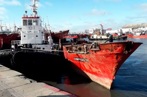 Puerto: "El 30% de la capacidad de los muelles está ocupado por chatarra"  