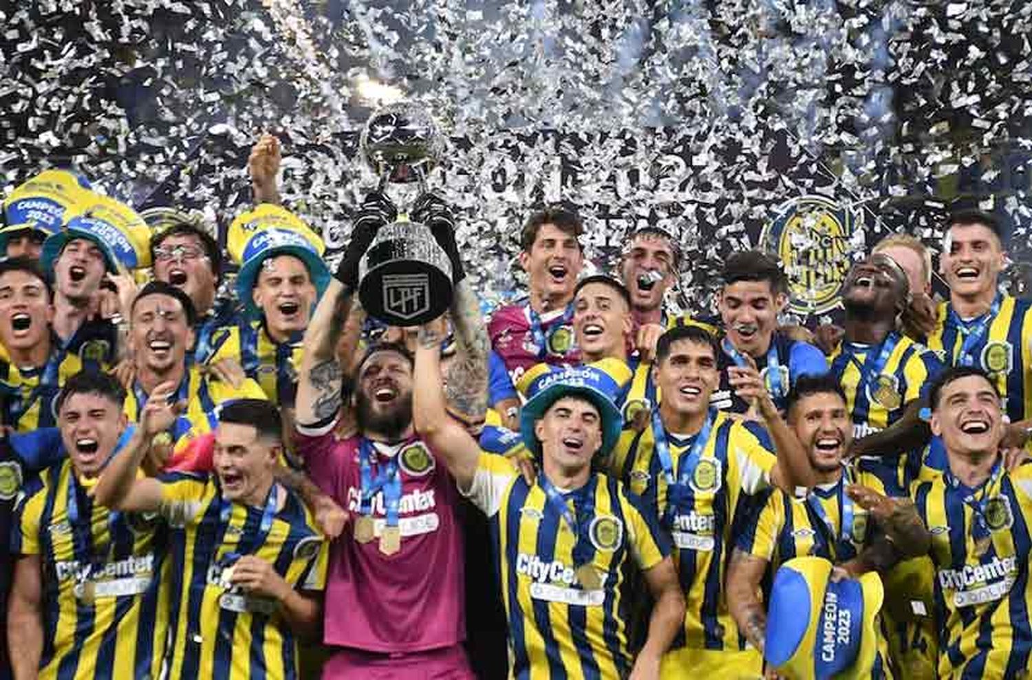 Se mira y se toca: Central lanzó una campaña para que sus hinchas se saquen una foto con la Copa de la Liga