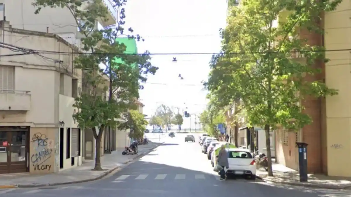 Robaron un millón y medio de pesos de un auto en el centro de Rosario