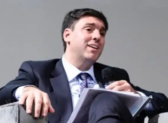 "El país necesita más información y menos búsqueda de likes en las redes"