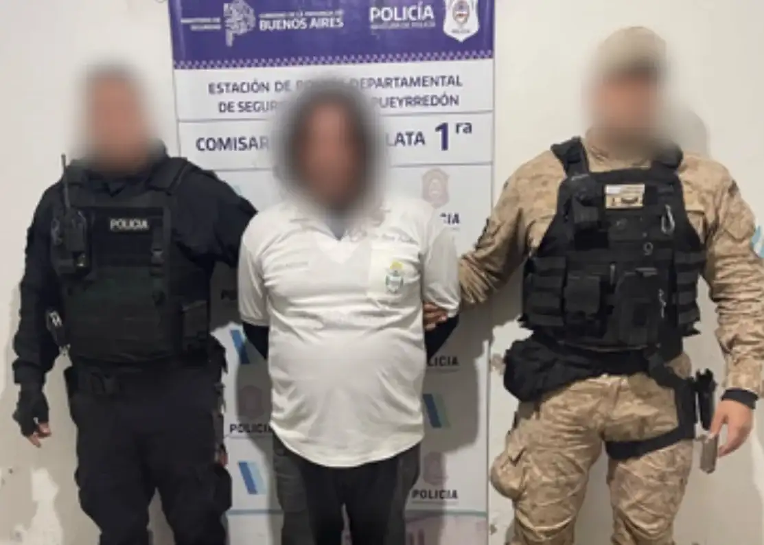 La víctima relató que, luego de una discusión, su pareja la golpeó en las extremidades superiores y la mordió, para luego retirarse del lugar a bordo de un utilitario Fiat Fiorino.