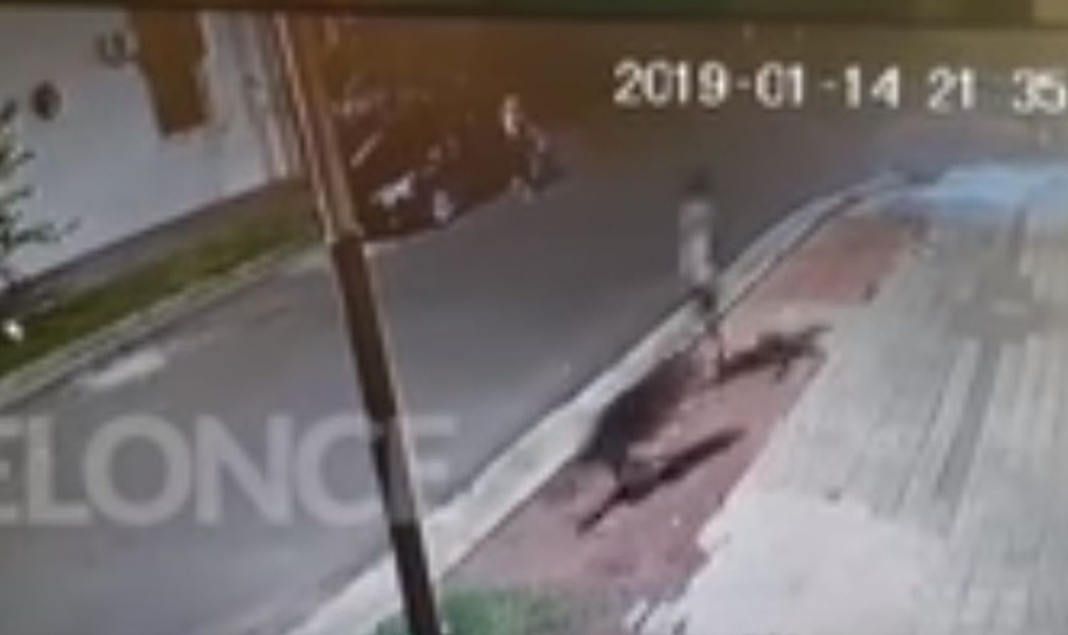 Se resistió un arrebato y ladrones huyeron ante la llegada de vecinos