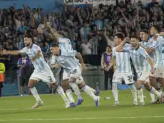 Racing pasó en los penales, con Cambeses como figura