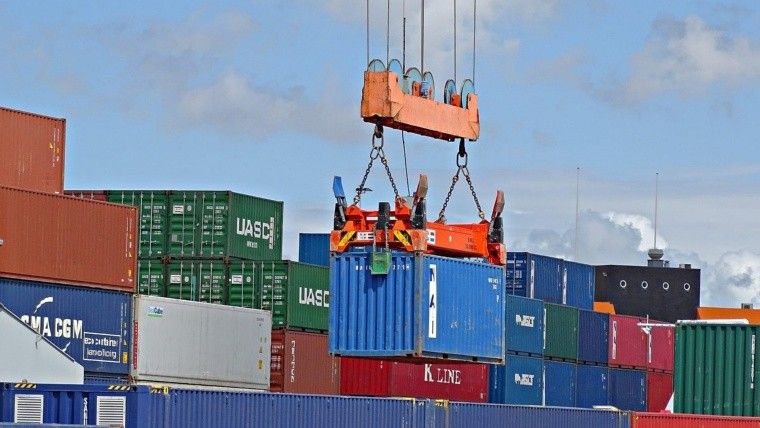 El Gobierno facilita el ingreso de insumos y materias primas para subir producción