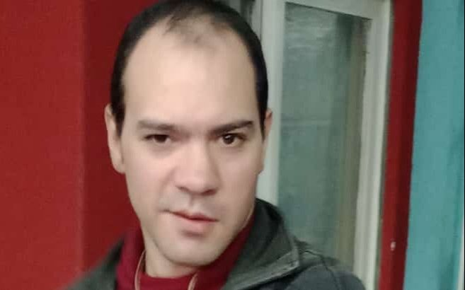 Buscan a un hombre.