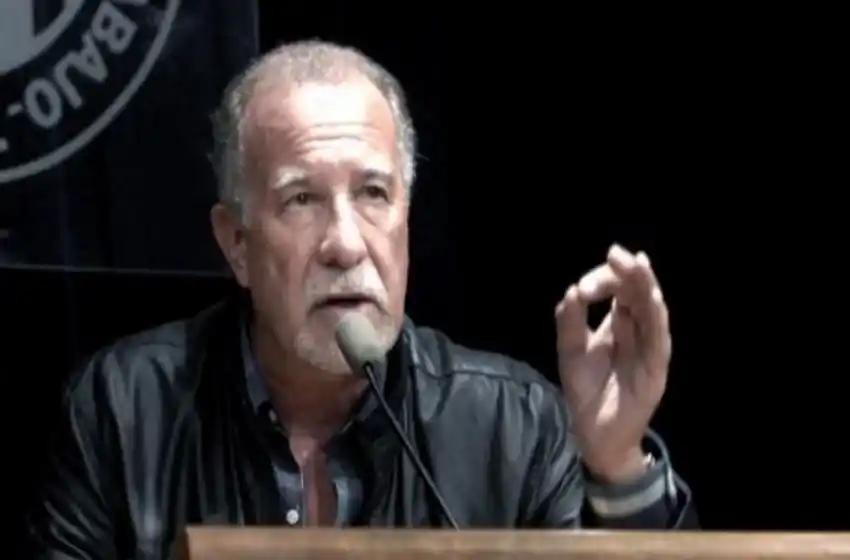 Omar Plaini: “Lo calificamos con una sola palabra: parazo”