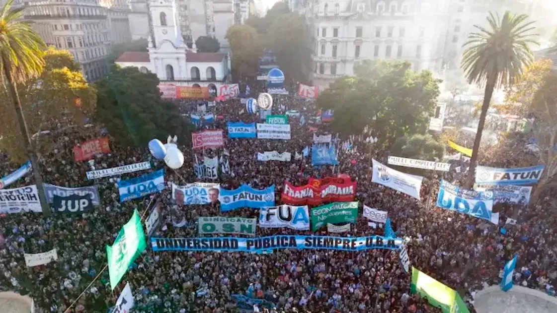 "La situación es crítica": una multitud en Plaza de Mayo reclamó más fondos para las universidades