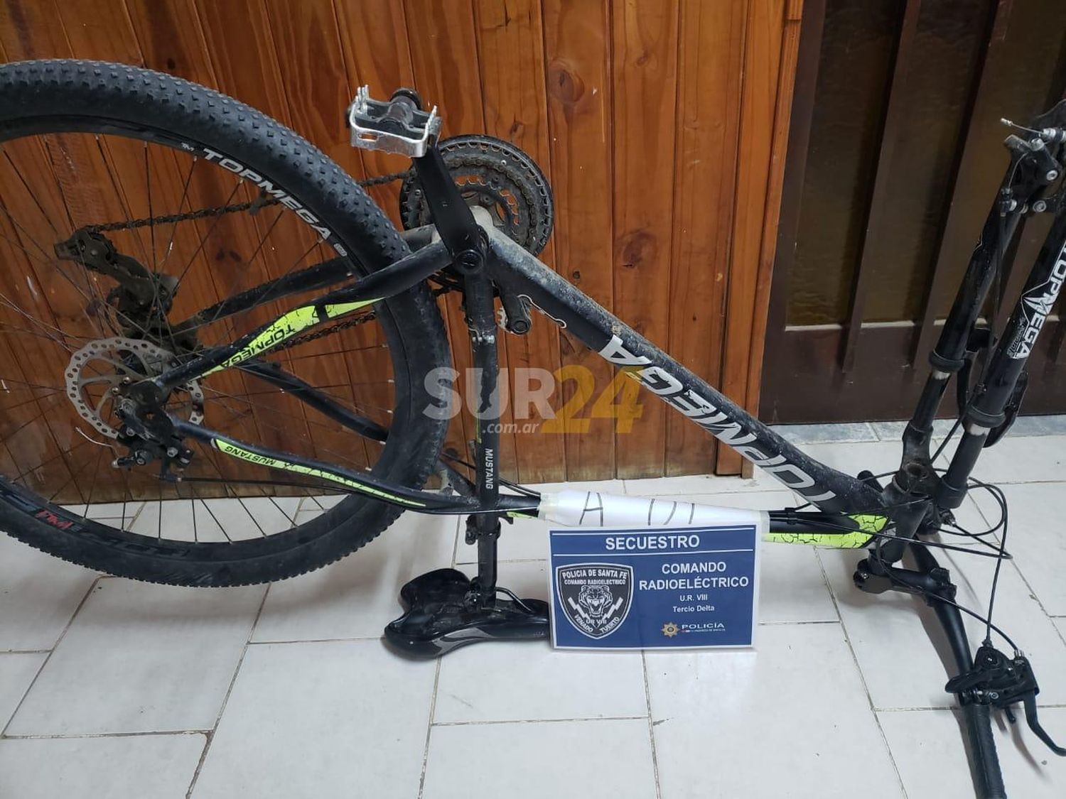 Recuperaron bicicleta deportiva y demoraron a cuatro personas: dos quedaron detenidas