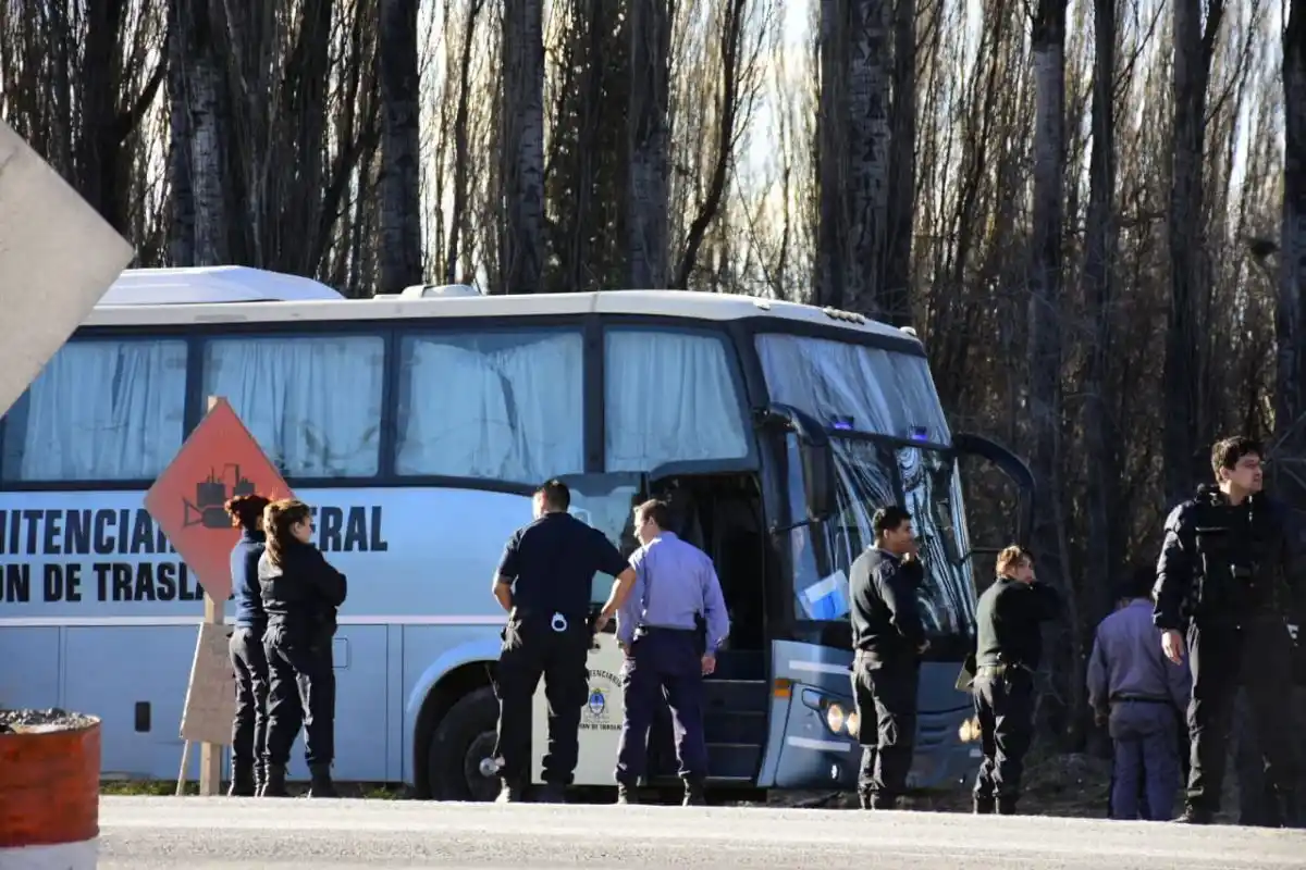 Río Negro: fuga cinematográfica de presos en plena Ruta 22