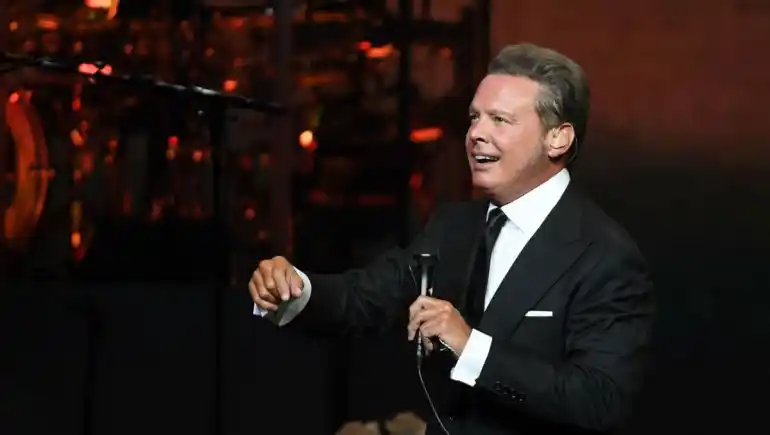 Luis Miguel irreconocible en Las Vegas: canoso y con el rostro hinchado