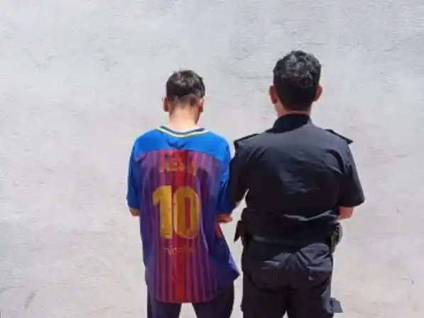 El imputado quedó alojado en una dependencia policial, a disposición de la Justicia interviniente.