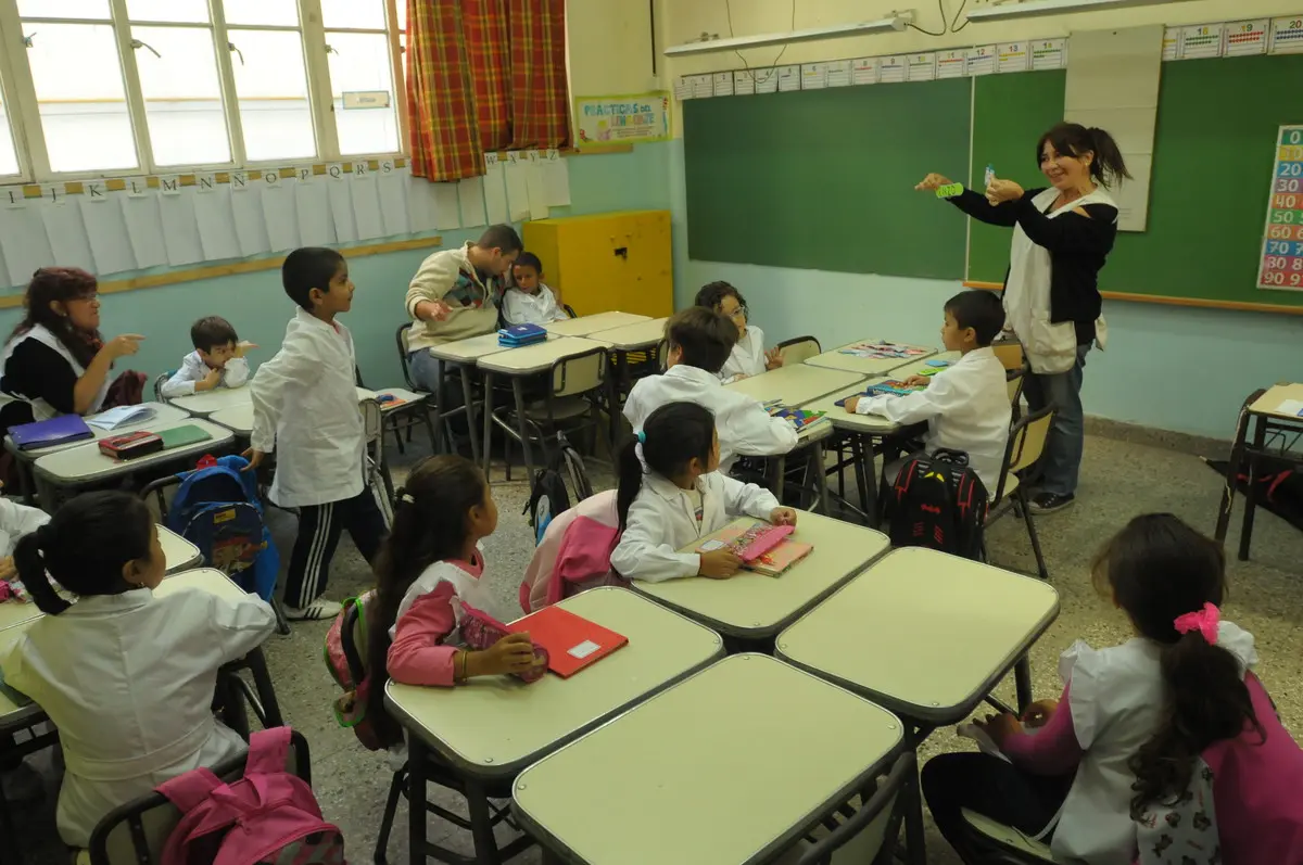 Buscan que los docentes puedan concentrar su carga horaria en una misma institución.