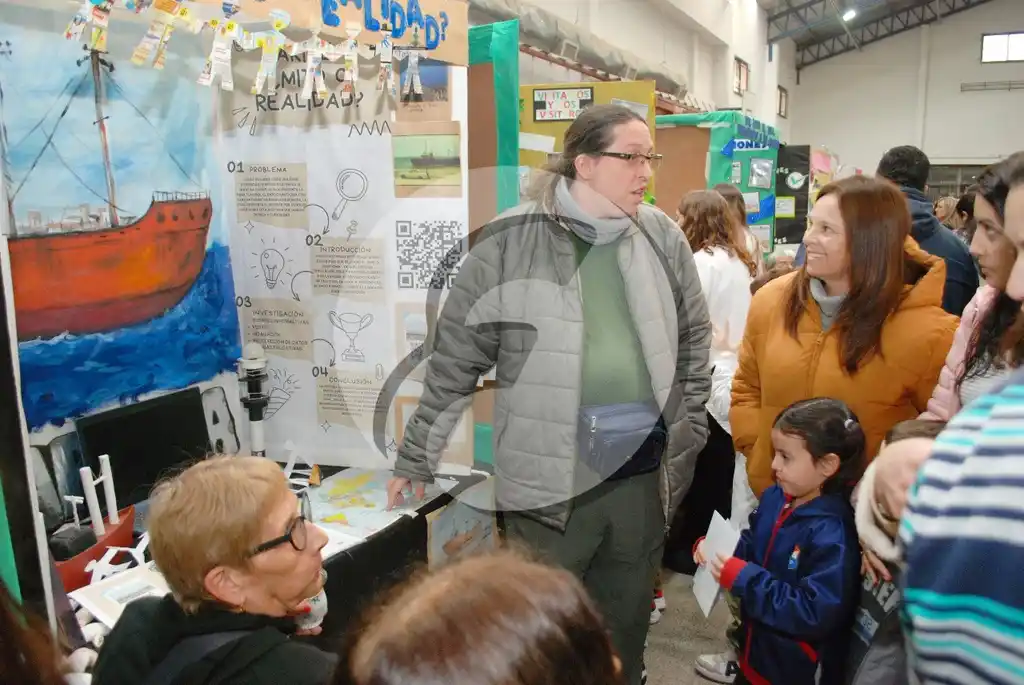Más de 40 proyectos escolares en la Feria Distrital de Ciencias – Ecos ...