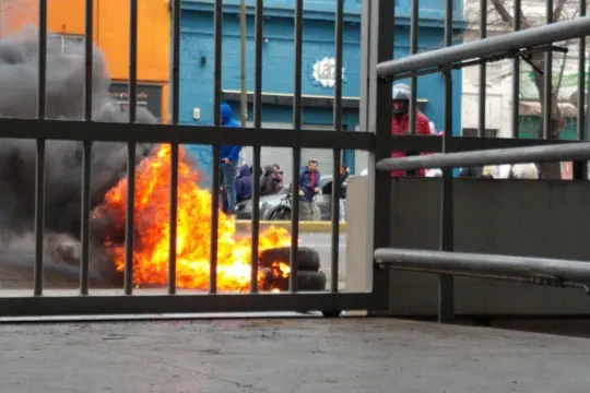 Nuevos incidentes en la destilería YPF de Ensenada entre facciones de la Uocra