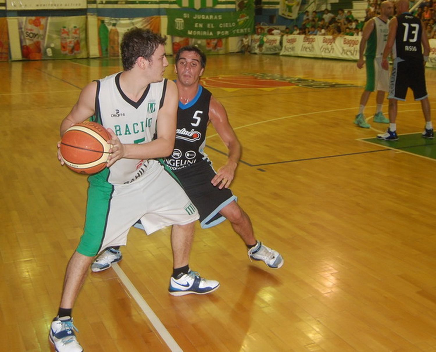 Juventud y Racing juegan en casa y mañana se mide el puntero con Neptunia