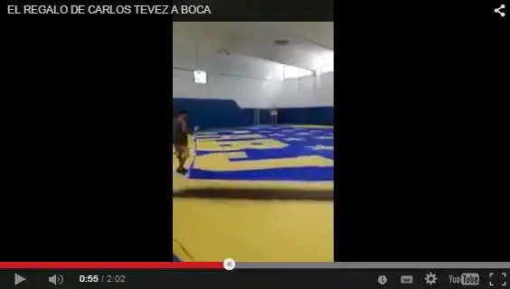 Conocé la bandera gigante que Tevez le habría regalado a la barra de Boca