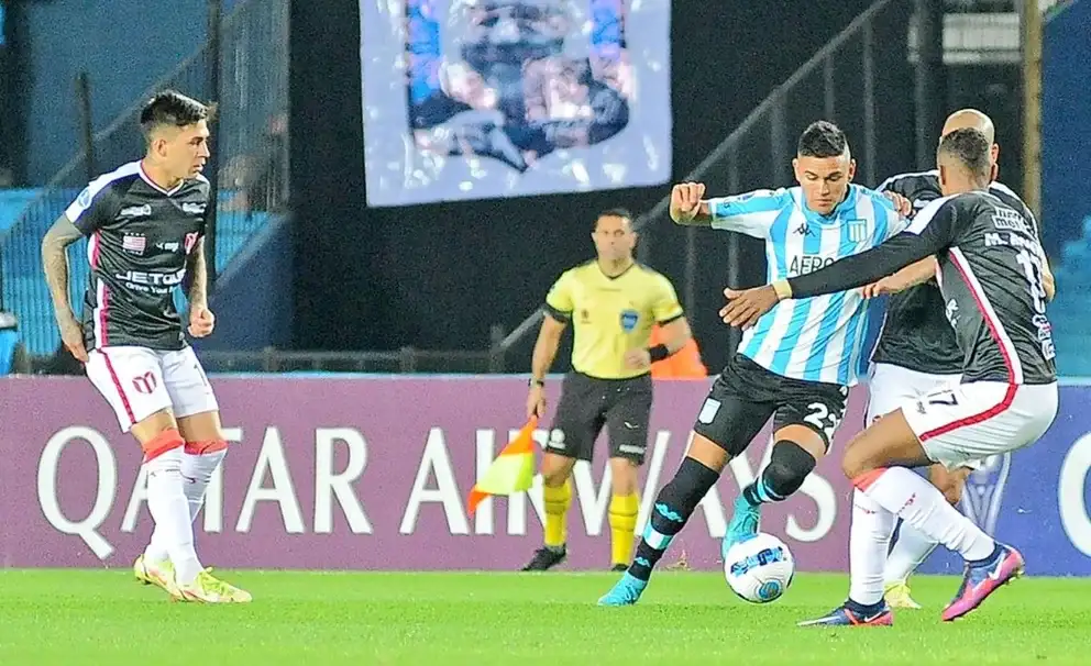 De manera insólita, Racing quedó eliminado de la Copa Sudamericana