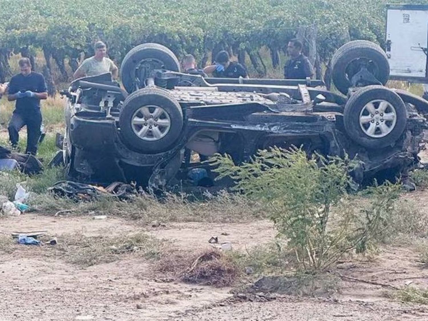 El vehículo quedó destruido tras el impactante vuelco. (Foto: gentileza Diario La Gacela)